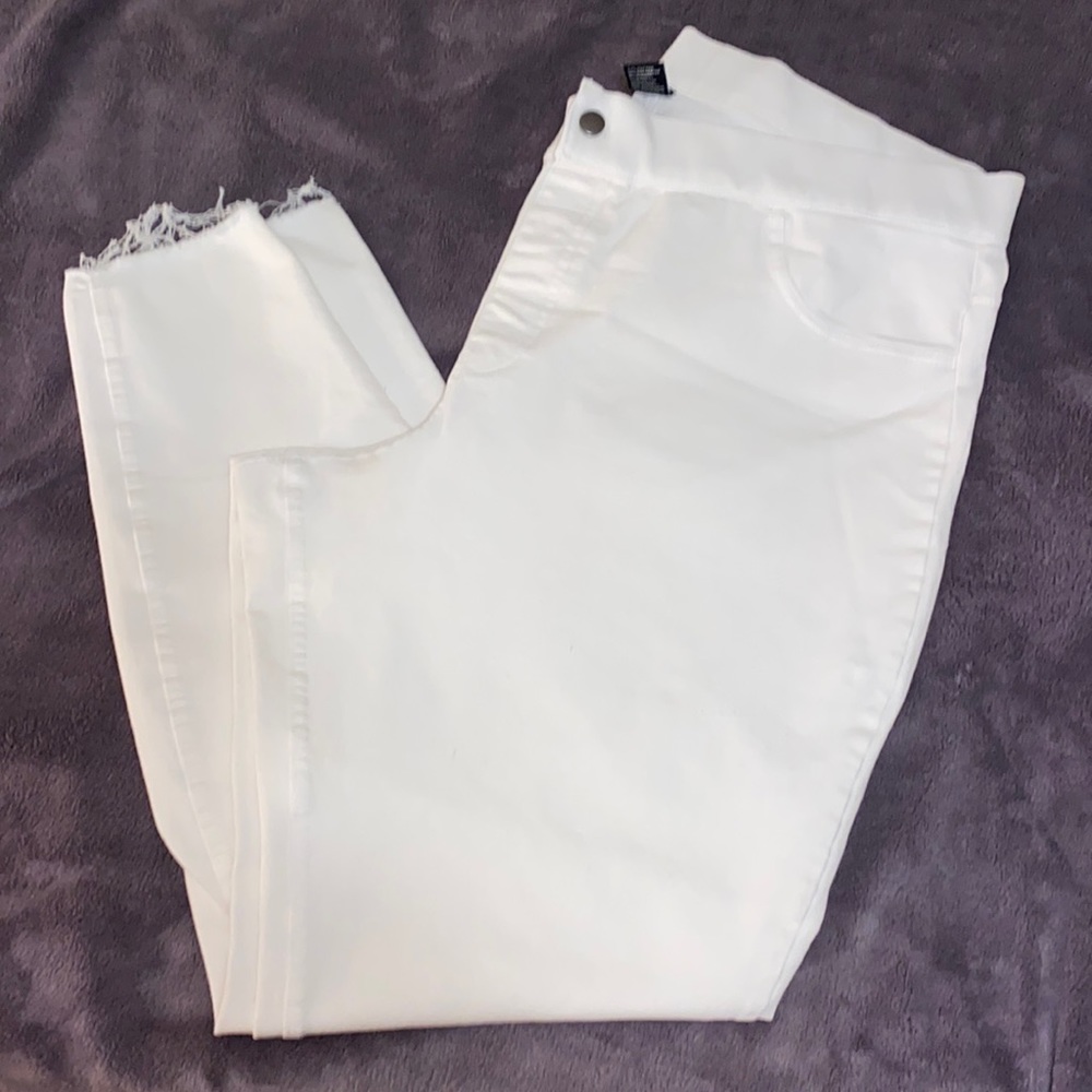 Women's Size 2XL Mid-Rise Frayed Edge Denim Leggings. Washed but never worn. EUC